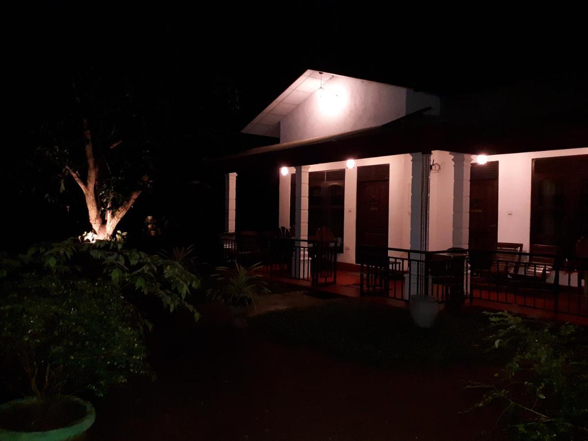 Sigiri Hibiscus Villa Sigiriya Buitenkant foto